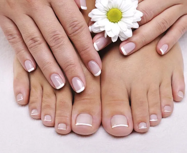 Geli d'Mora manicura y pedicura